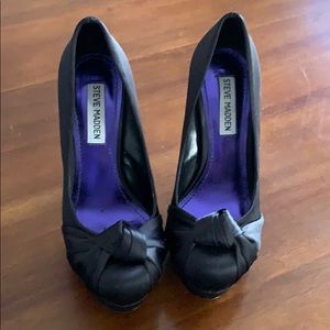 Black satin Steve Madden pumps